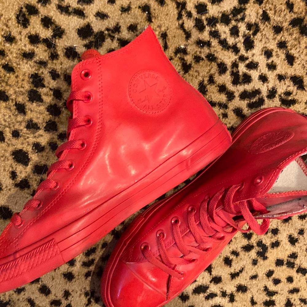 Mens red high top converse